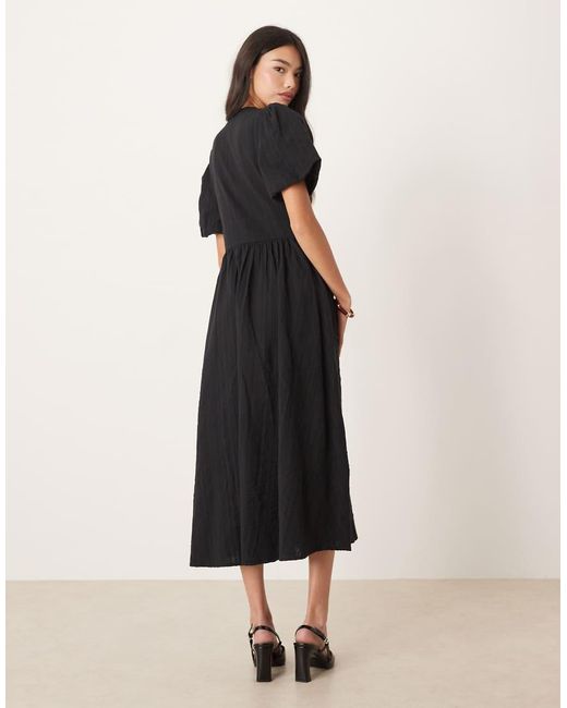 Nobody's Child Black Starlight V-neck Puff Sleeve Seersucker Midi Dress