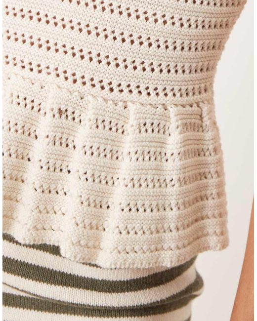 Top De Tirantes Con Sobrefalda De Punto De New Look de color White