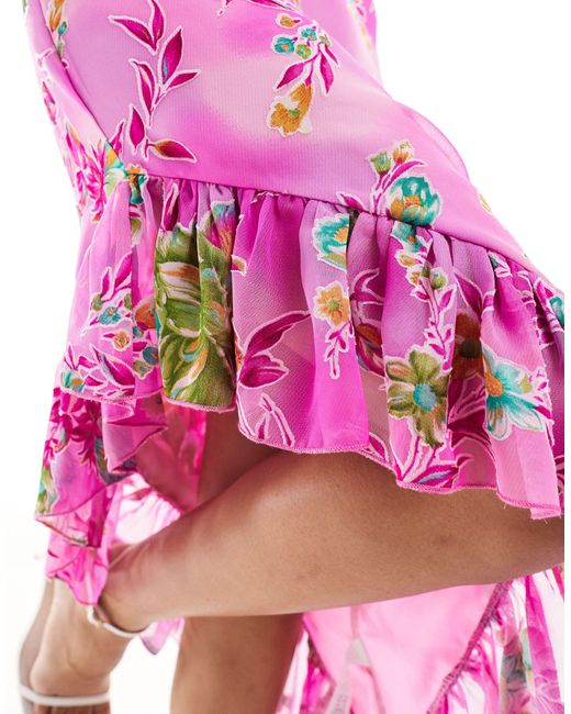 Robe en satin dévoré à fleurs avec fines bretelles et ourlet volanté asymétrique - rose vif ASOS en coloris Pink