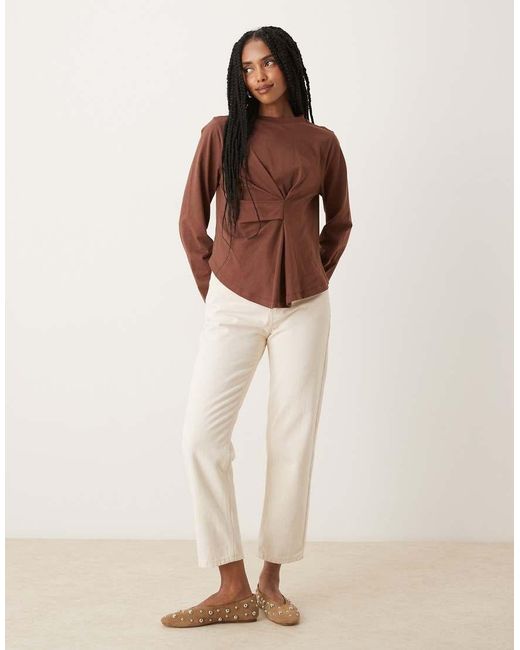 Top A Maniche Lunghe Color Cioccolato Con Dettaglio Raccolto E Pieghe di ASOS in Brown