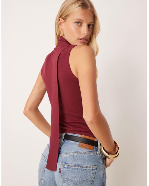 Top sans manches en maille avec encolure montante avec foulard - bordeaux Pretty Lavish en coloris Red