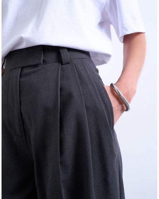 Pantaloni Sartoriali Spazzolati Scuro A Vita Alta Con Pieghe Doppie di TOPSHOP in White