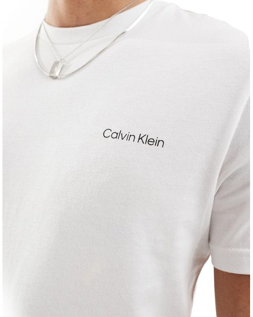 Camiseta blanca con logo en ángulo en la espalda Calvin Klein de hombre de color White