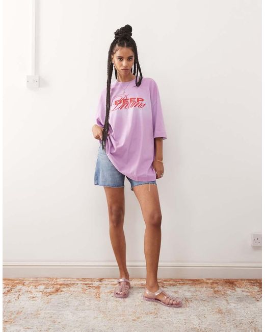 Camiseta Extragrande Con Lavado Y Lila Efecto Espray Y Estampado Gráfico "Deep Dreams" De Weekday de color Pink
