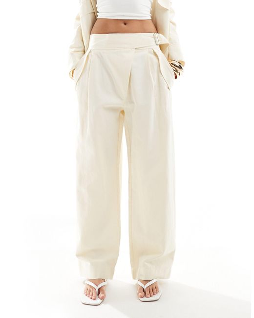 Pantalon d'ensemble en lin mélangé à détail boucle Mango en coloris White