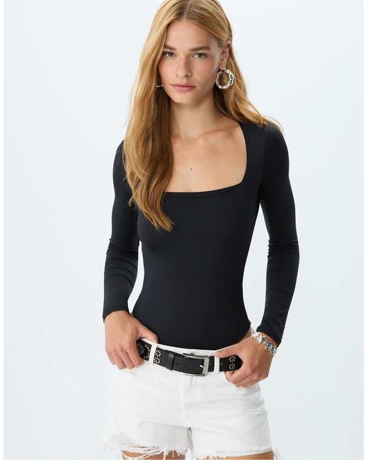 Cintura Nera Con Borchie di Stradivarius in Black