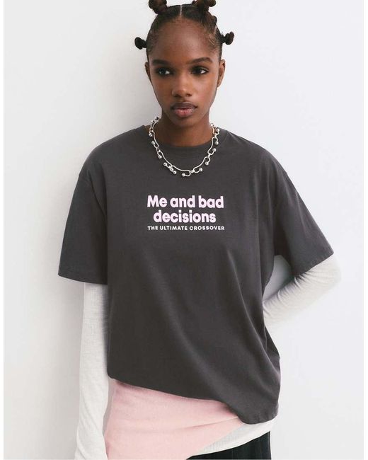 Pull&Bear T-Shirt Met Grafische 'Bad Decisions' Print in het Gray