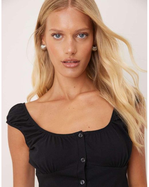 Top Milkmaid A Maniche Corte Con Bottoni di ASOS in Black