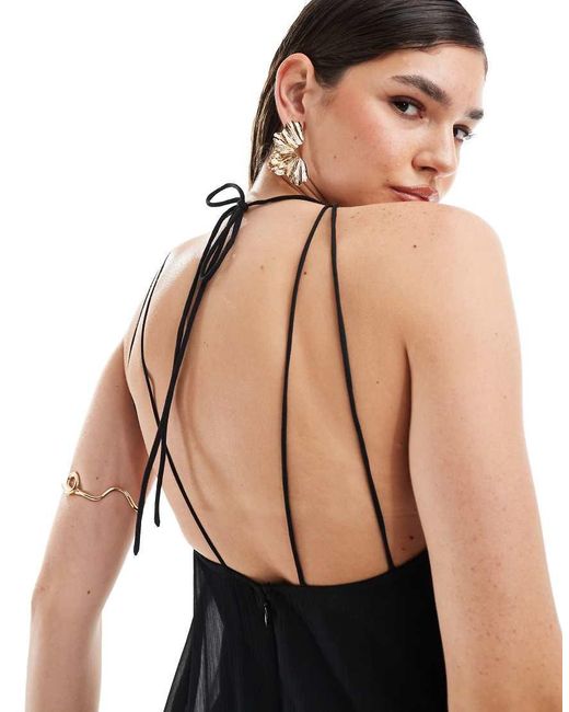 Mono Largo Con Cuello Halter Y Capa Superpuesta De ASOS de color Black