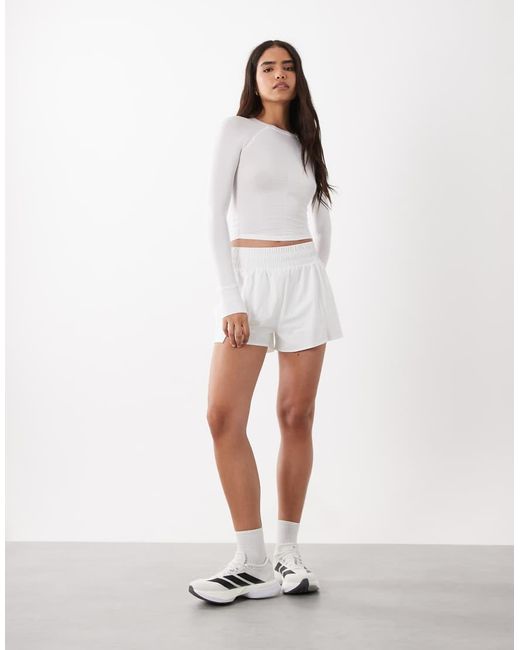 4505 White Lightweight Active Ruched Front Long Sleeve Running Top