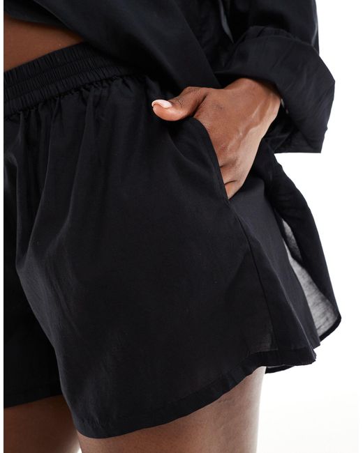 Miss Selfridge Black – transparente strand-shorts
