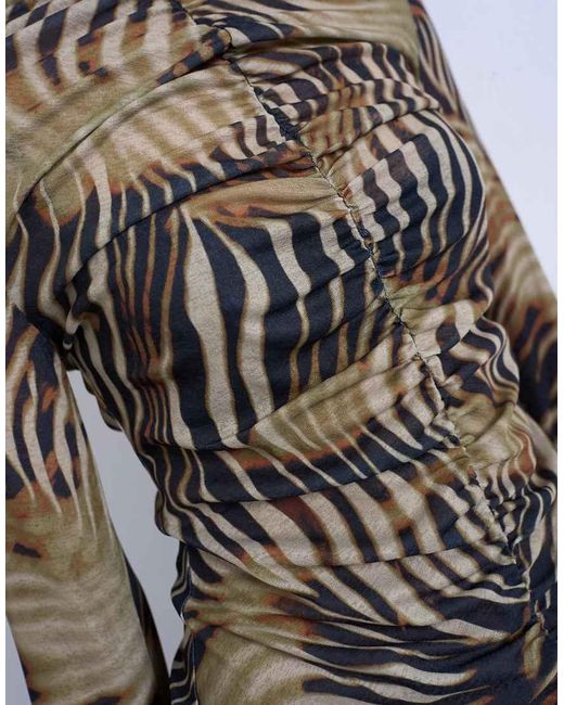 Top A Maniche Lunghe Con Stampa A Righe Animalier E Arricciature di TOPSHOP in Multicolor