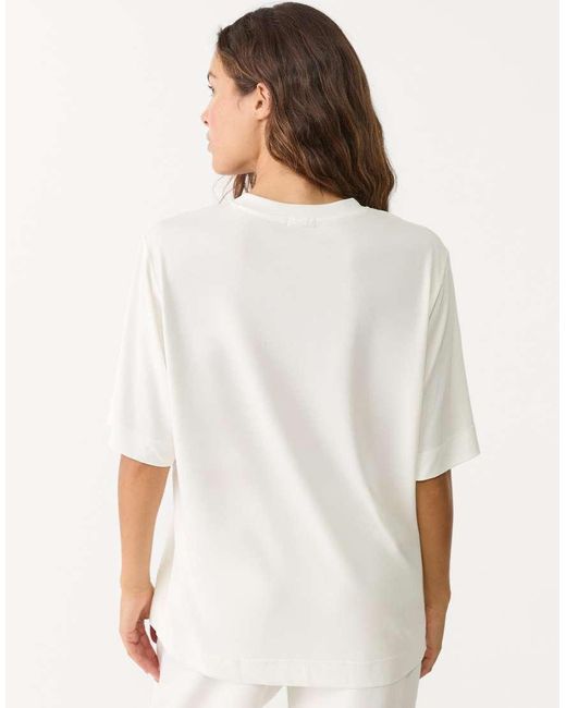 T-Shirt Oversize Morbida Al Tatto Color Écru di Stradivarius in White