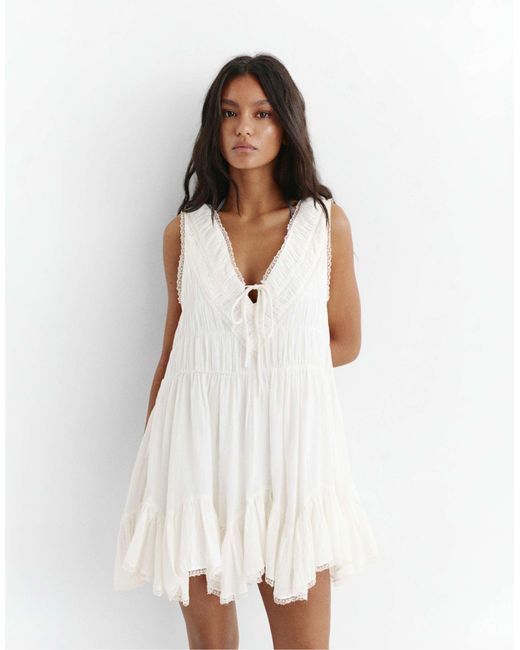 Robe courte à volants - beige Pull&Bear en coloris White