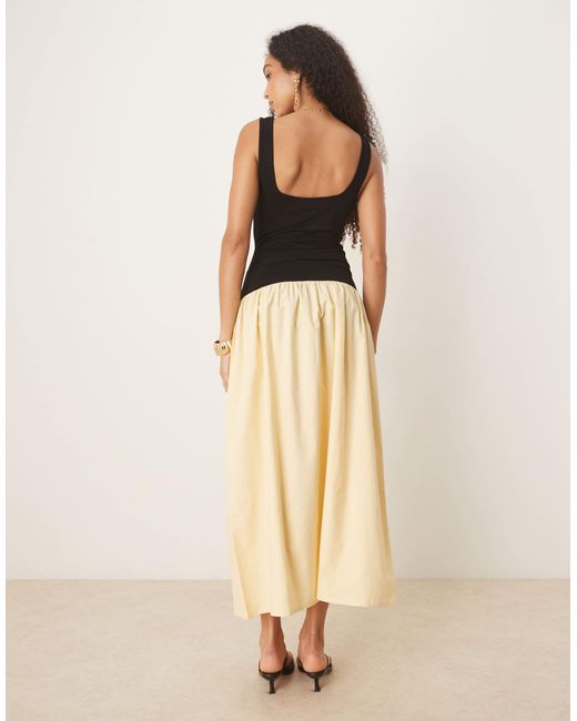 Robe longue et contrastante en popeline mélangée avec encolure carrée - babeurre ASOS en coloris Black