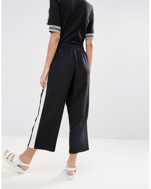 Women's Clothing For a timeless look, slip on high-waist sailor-style wide leg pants with a tucked-in striped tee and cute ballet flats. Or, keep it quirky in a pair of brightly colored wide leg pants with a printed bow-neck blouse, polka dot cardi, and platform heels!