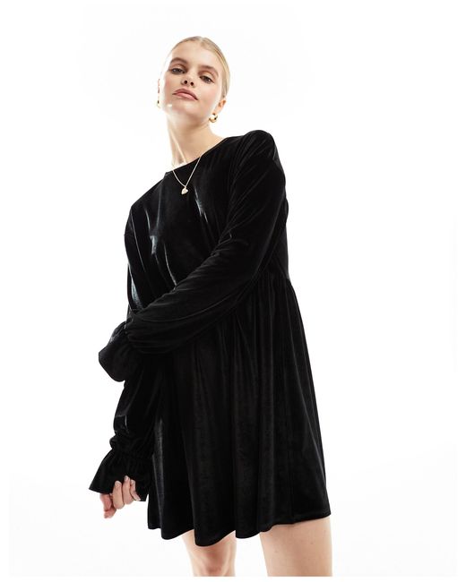 Robe babydoll courte en velours Miss Selfridge en coloris Black
