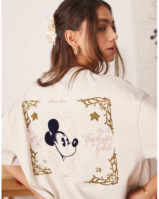 Camiseta Beis De Corte Cuadrado Extragrande Con Estampados De Mickey Mouse De Disney De -Neutro ASOS de color Natural