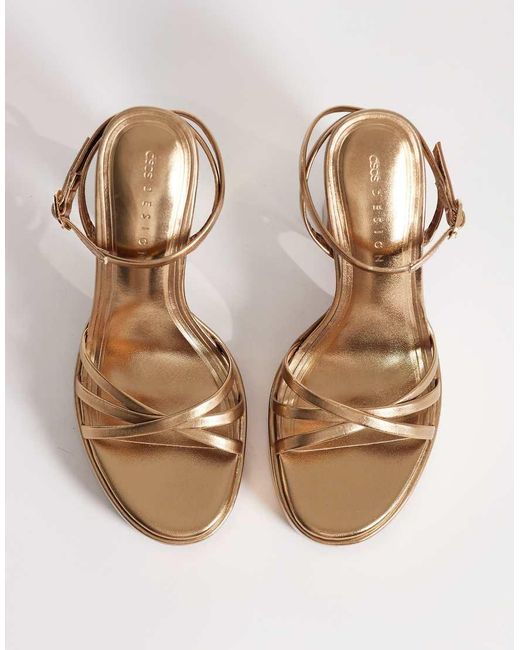 Nancy di ASOS in Metallic