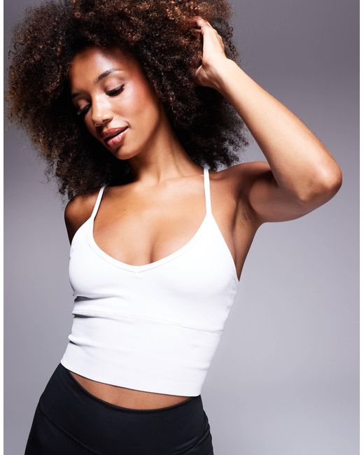 4505 White Seamless Spaghetti Strap Yoga Cami