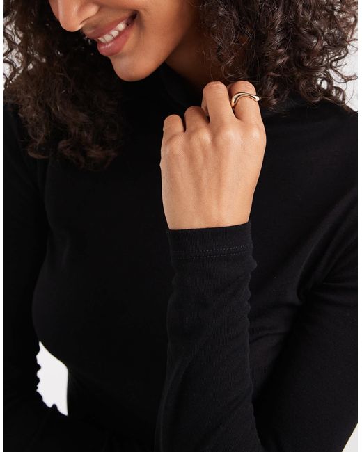 Top manches longues en fine maille à col montant Miss Selfridge en coloris Black