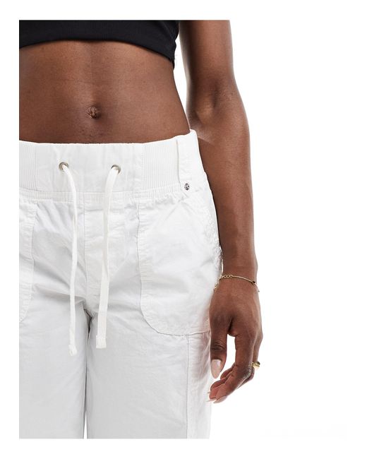 Pantalon large style utilitaire noué à la taille Bershka en coloris White