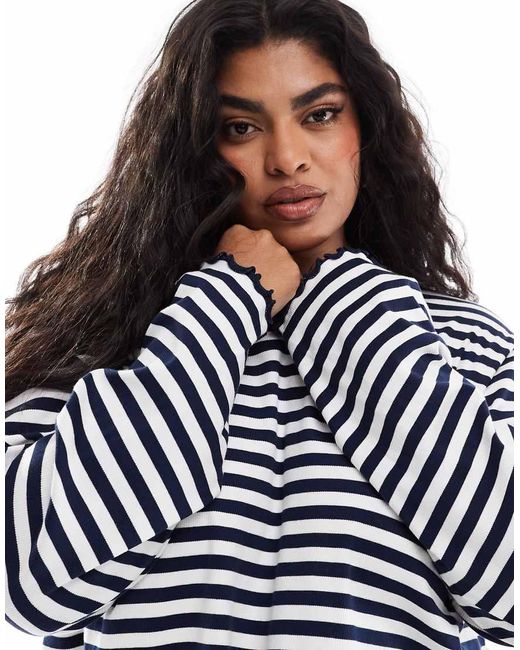 Camiseta Blanca Y Azul Marino A Rayas De Manga Larga Con Bajo Ondulado De Asos Design Curve ASOS de color Blue