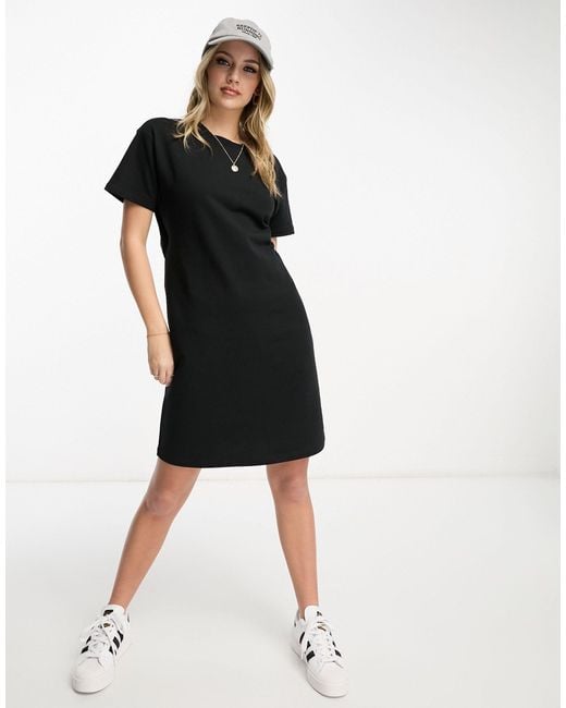 Gå vandreture fortov Symptomer Vero Moda T-shirt Mini Dress With Cut Out Back in Black | Lyst