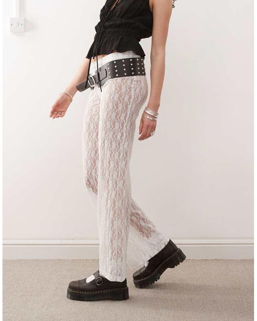 Pantalones Blancos Para Yoga Con Detalle Plegado De Encaje De Collusion de color Natural