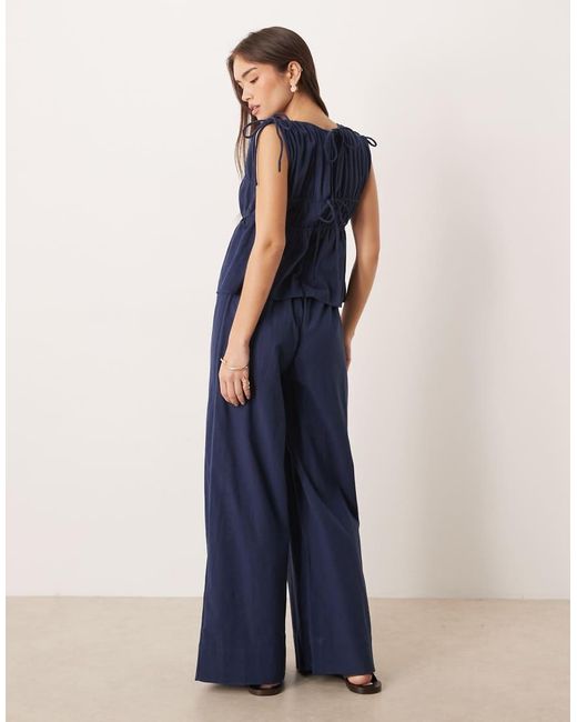 Mono Largo Con Diseño Efecto Dos Capas Y Detalle De Pecho Fruncido De ASOS de color Blue