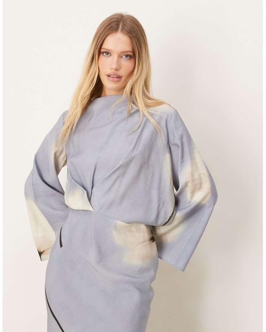 Vestido Largo Azul De Manga Larga Y Corte Al Bies Con Estampado Floral Llamativo Y Detalle Recogido En La Cintura De ASOS de color Gray