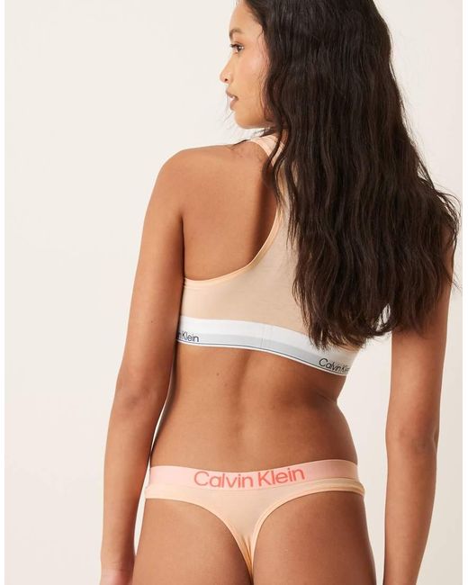 Calvin Klein Extra Zachte Katoenen String in het Brown