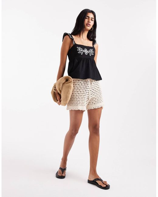 Miss Selfridge Black – besticktes camisole-top mit rüschendetail