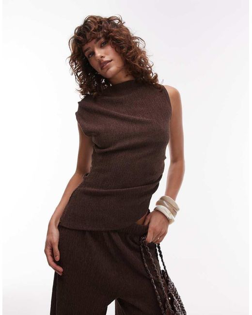 Top Senza Maniche Testurizzato Cioccolato Arricciato di TOPSHOP in Brown