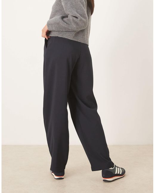 ASOS Blue – elegante, bogenförmige barrel-leg-hose