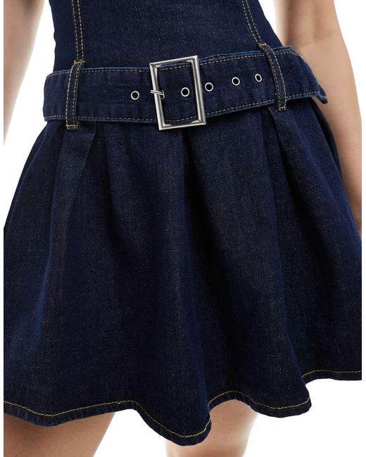 Bershka Mini Bandeau-Jurk Van Denim Met Riem En Donkere Wassing in het Blue