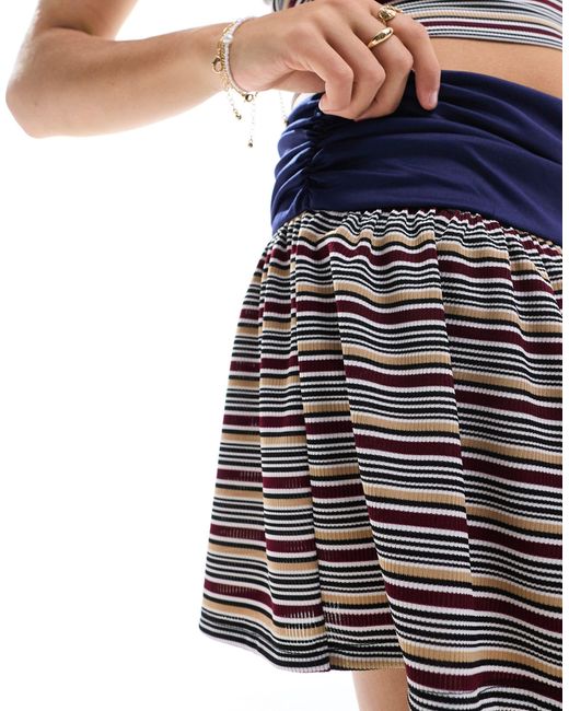 Mini-jupe d'ensemble style tennis à rayures et taille à rabat Collusion en coloris Blue