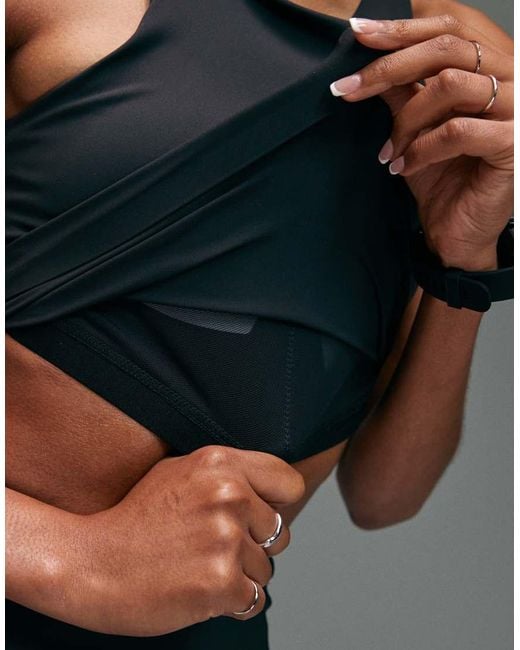 4505 Black Premium Internal Support Running Vest With Bonded Seams And Zip Phone Pocket
