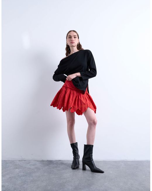 Mini-jupe à motifs ajourés et bords festonnés TOPSHOP en coloris Red
