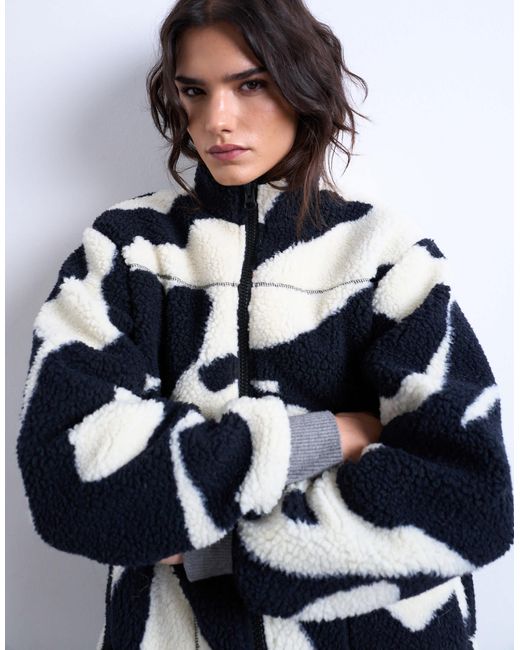 TOPSHOP Blue – jacke aus teddyfleece mit -weißem kuhfellprint