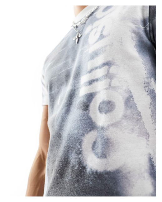 Camiseta con diseño encogido y estampado distorsionado y blanco Collusion de color Blue