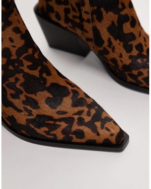& Other Stories Brown – spitze lederstiefel mit absatz und flauschigem kuhfellmuster