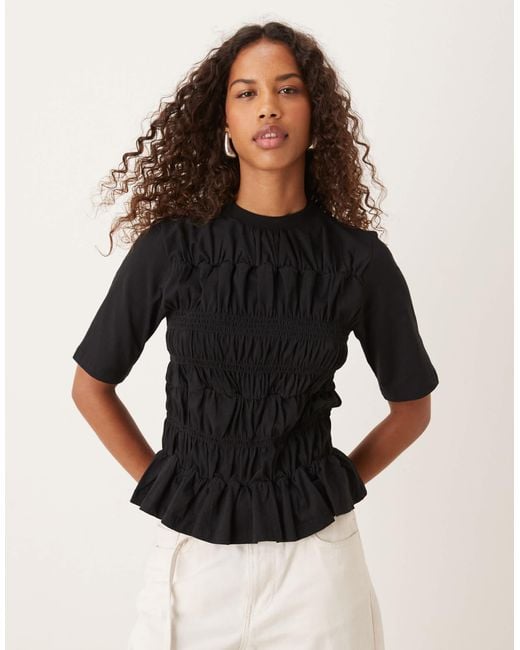 Top en jersey froncé à l'avant Y.A.S en coloris Black