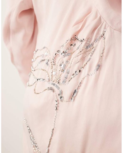 ARRANGE Ruimvallende Diepuitgesneden Maxi Jurk Met Bloemenversiering En Overslag in het Natural