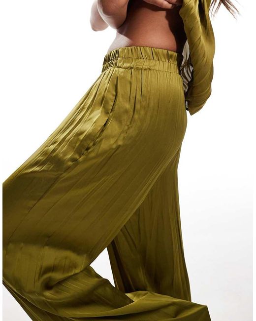 River Island Plissé Broek Van Co-Ord Set Van Satijn Met Wijde Pijpen in het Green