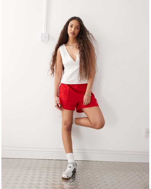 Weekday Top Met V-Hals in het Red