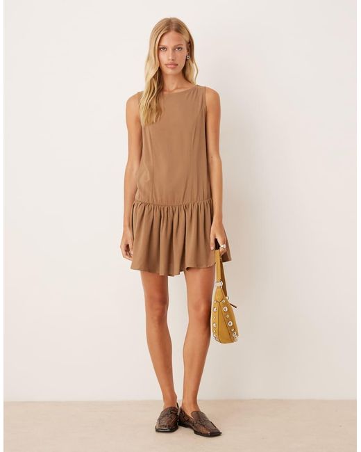 Vestido Corto Color Moca Con Cintura Baja De Mezcla De Lino De ASOS de color Natural