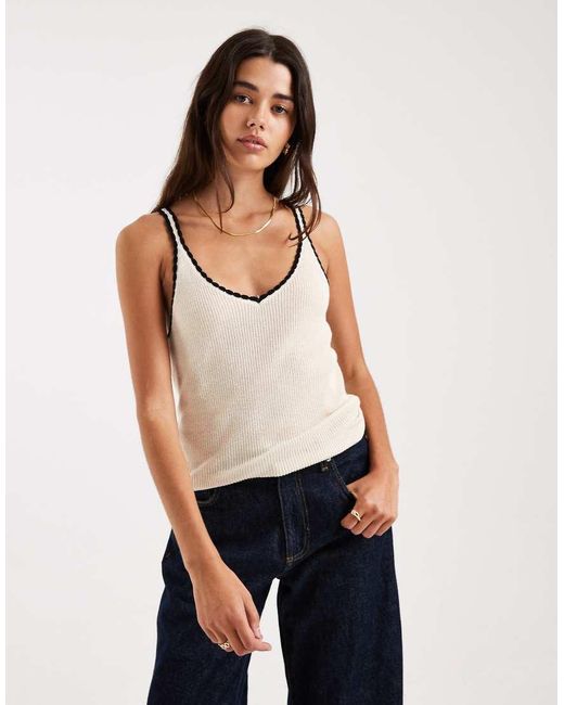 Vero Moda White Knitted V Neck Vest With Contrast Scallop Edge