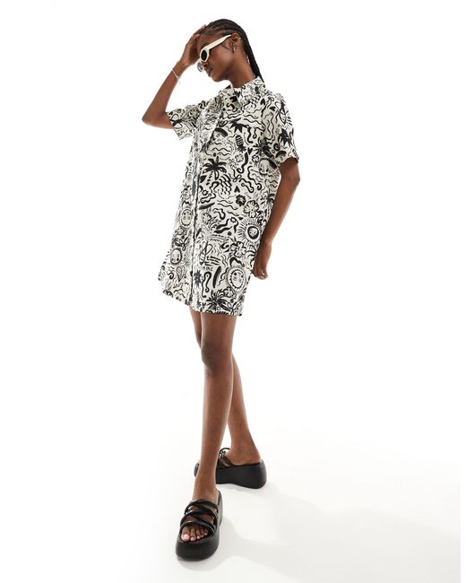 Monki White – kurzärmliges, durchgeknöpftes mini-hemdblusenkleid