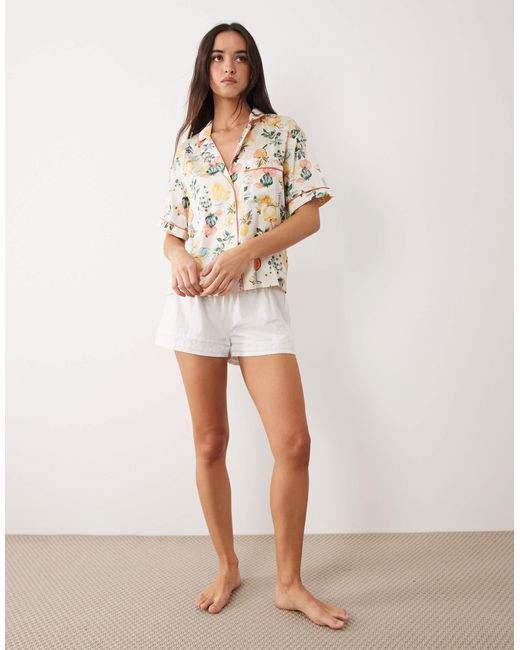 Abercrombie & Fitch Brown – kurzärmliges pyjama-hemd aus satin mit em zitronenmuster, kombiteil